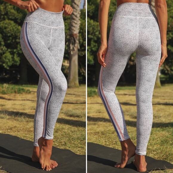 All Fenix Kyla White Leopard Stripe Set Sports Bra Leggings *M top, L bottom* - Picture 6 of 12